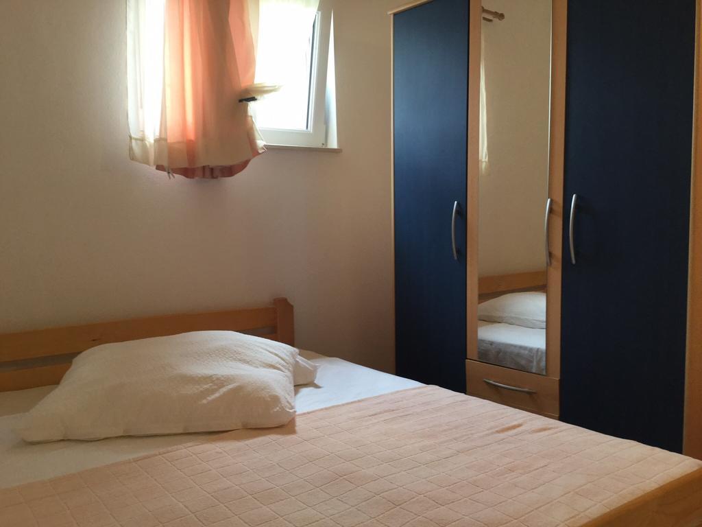 Apartment Perla Pirovac Pokoj fotografie